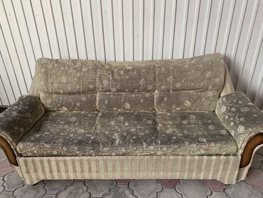 материал на диван: Диван-кровать, цвет - Зеленый, Б/у