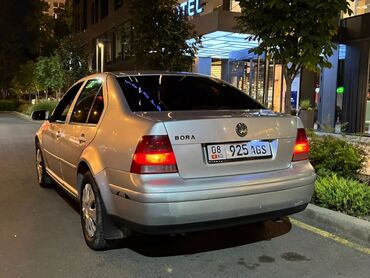 Volkswagen: Volkswagen Bora: 2002 г., 1.6 л, Механика, Бензин, Седан
