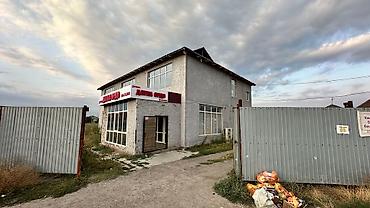 Коммерциялык кыймылсыз мүлктү ижарага берүү: Сдается помещение. Только первый этаж. Без оборудования только — 8