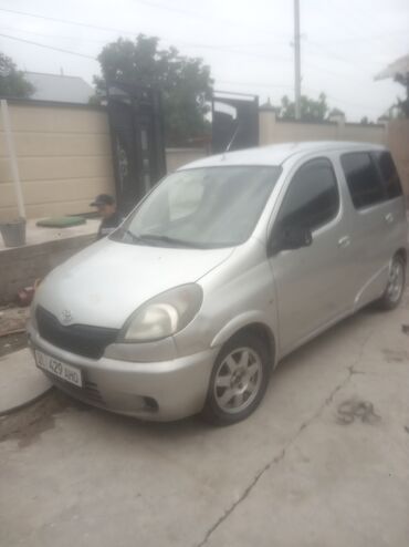 расрочка машина бишкек: Минивэн Toyota FunCargo серебристого цвета, отличающийся компактным