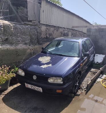 дом на обмен: Volkswagen Golf III, 5‑дверный хэтчбек, темно‑синий цвет. состояние