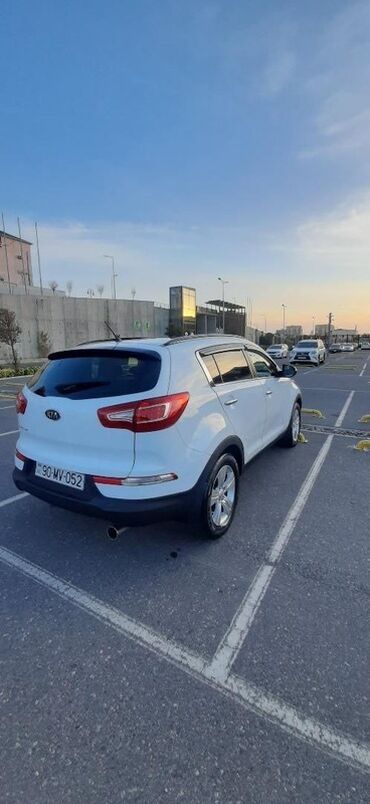 Kia: Kia Sportage: 2 l | 2011 il Ofrouder/SUV — 4