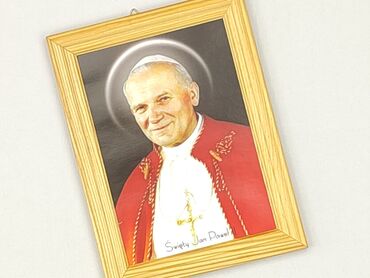 Obraz Świętego Jana Pawła II w drewnianej ramce. Idealny do