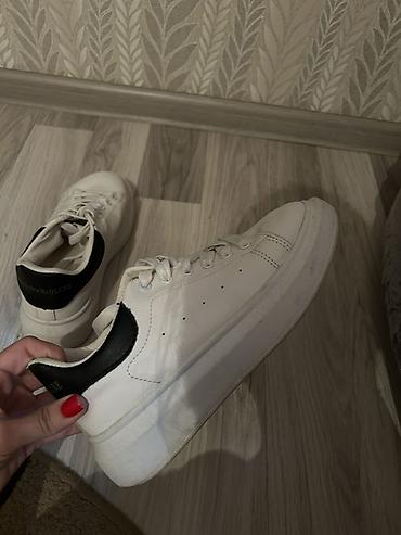 adidas krasovka: Geyinilib 38 razmer — 2