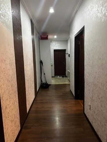 Uzunmüddətli kirayə mənzillər: Kirayə üçün tam mebellı 2 otaqlı mansard tipli mənzil. - Geniş qonaq — 14