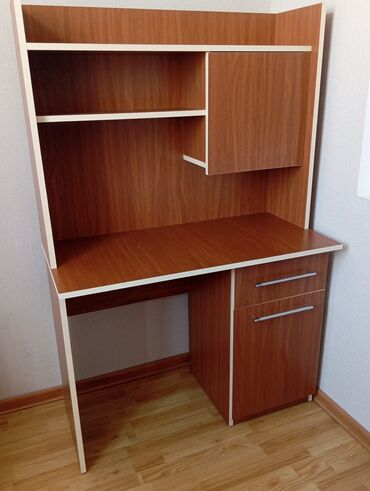 aci badam: Düz masa, Stulsuz, Polkalı, Siyirməli, Sadə laminat