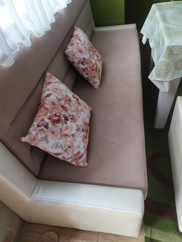 2 kuxna divani satilir.ikisi bir yerde 270 azn
220/70-.180 AZN
150/70