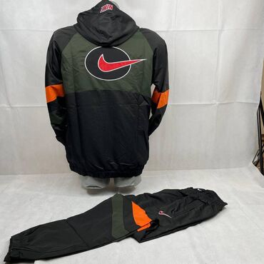 Trenerke: Nike muška trenerka

Novo
Veličine s m l xl 2xl 3xl — 7