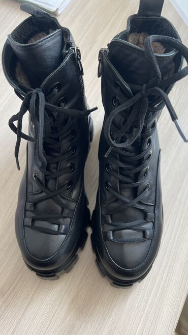 зимная обувь: Ботинки и ботильоны 37, цвет - Черный