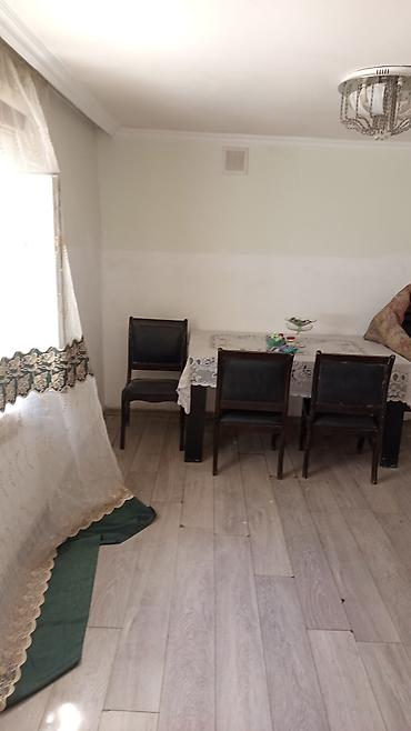 1: 1 otaqlı həyət evi – həyəti və köməkçi tikililərlə - Plan: 1 otaq — 3
