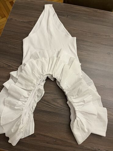 Baletkalar: Zara body bluz tezedir geyilmeyib 
L razmerdir — 12