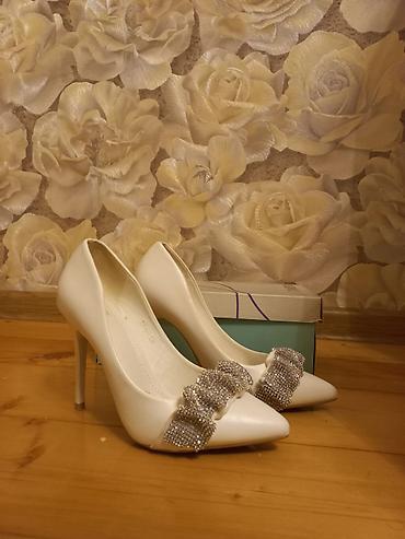 Tuflilər: 36 ölçü Ağ rəngli zərif qadın tufliləri – yüksək dabanlı, balerina — 1