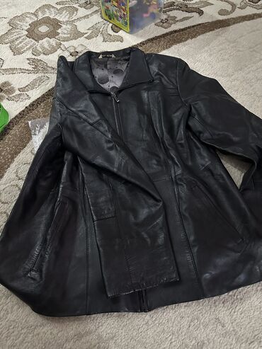 Демисезонные куртки: Женская кожаная куртка размер 54