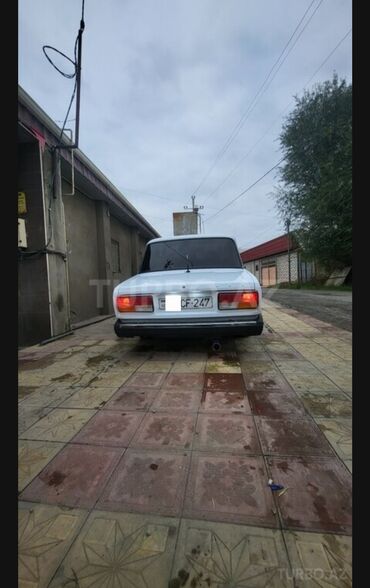 VAZ (LADA): Model: Lada vaz (VAZ 2107) Kuzov: sedan, 4 qapı Rəng: ağ Yanacaq — 5
