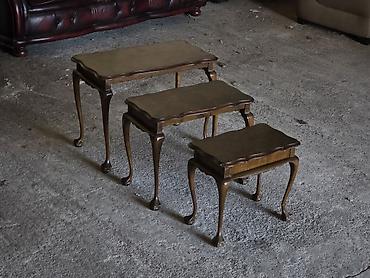 Stilski klub stolovi: Set od 3 pomoćna stola – “nesting” model - Materijal: puno drvo — 8