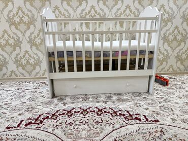 бебе: Манеж-кровать, Б/у, Складной, Дерево