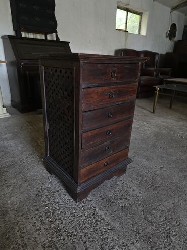 Stilske komode: Elegantna drvena komoda sa pet fioka, idealna za odlaganje raznih — 7