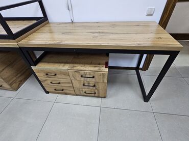 Письменные столы: Письменный стол — 2