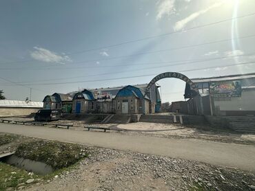 срочно продаю участок газ канализация есть: В Московском районе в Беловодске продается базар площадь 2000 квадрат