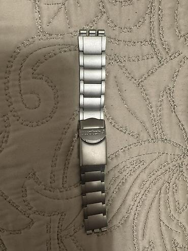 braon torbica: Metalna narukvica za sat – Swatch Irony - Materijal: brušeni metal — 1