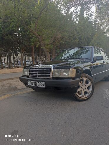 mercedesbenz 202: Mercedes-Benz 190: 1.8 l | 1992 il Sedan