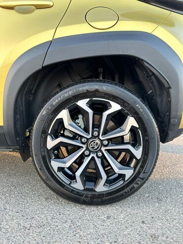 Toyota: Toyota Yaris: 1.5 l | 2022 il Krossover — 7