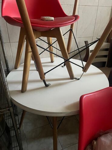restoran masası: Masa ve 2 oturacaq birlikde 100 Azn. 4 destdir. Unvan Baki. Shirin x