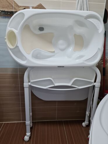 ходунок для малыша: Детская ванночка производство Италия. Состоянии 5 из 5. Пользовались