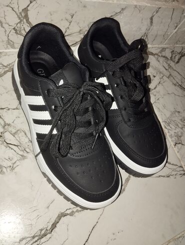 qis ayaqqabilari: Adidas, Ölçü: 37, rəng - Qara, Yeni