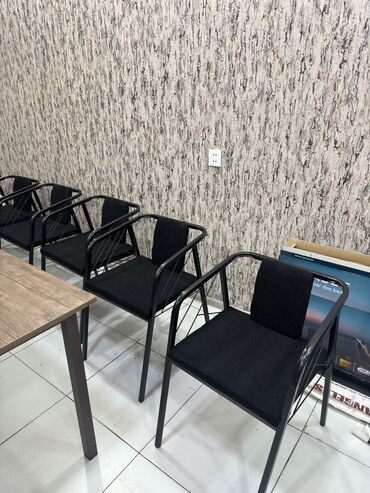 Masa və oturacaq dəstləri: Mətbəx üçün, Yeni, Açılmayan, Kvadrat masa, 4 stul — 11