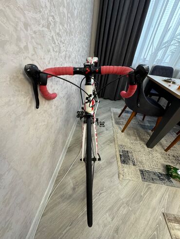 yaris velosiped satilir: Yeni Dağ velosipedi Cube, 28", sürətlərin sayı: 9, Ünvandan götürmə, Ödənişli çatdırılma