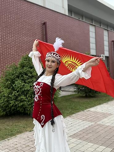 Киреге берилүүчү кийимдер: Улуттук кийим, Аял — 4