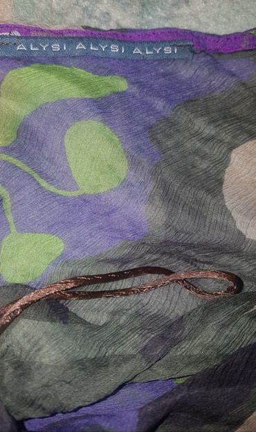 Ostale majice, topovi: Alysi cvetna top majica, na vrhu su sljokice i vezuje se oko vrata. Sa — 6