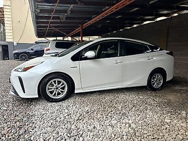 электричка ниссан: Toyota Prius: 2019 г., Гибрид — 4