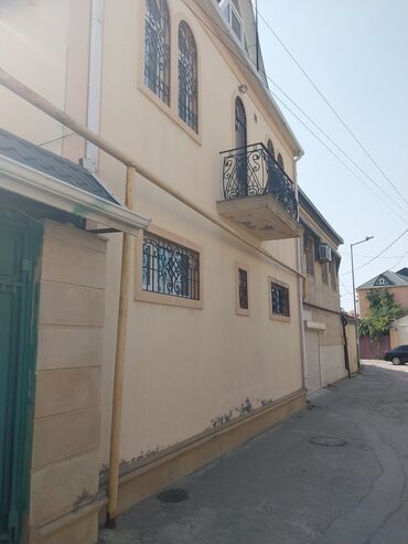 губада сатылан евлери: Bakıxanov qəs. 4 otaqlı, 190 kv. m, Orta təmir