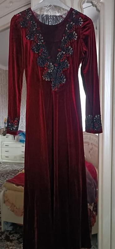 Повседневные платья: Комплект из двух платьев 1) Темно‑зелёное платье VERNEZZA, размер 40 — 7