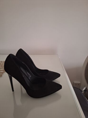 Personal Items: Pumps, 37