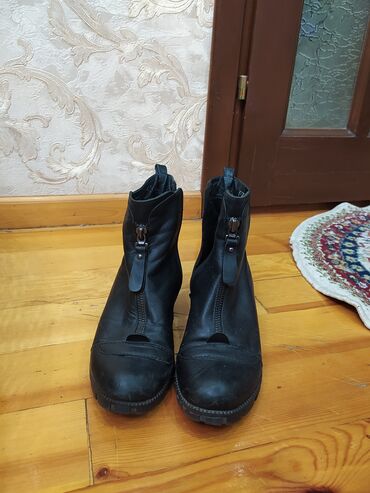 черная обувь: Другая женская обувь