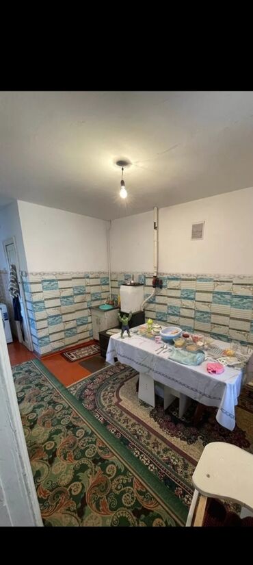 продаю дом жибек жолу бишкеке: 58 м², 4 комнаты, Парковка, Забор, огорожен