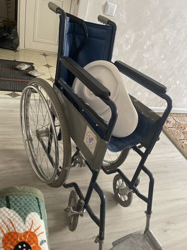 Инвалидные коляски: Продаю инвалидную коляску 4000 сом состояние хорошее