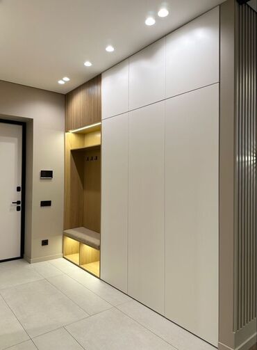 Шкафы для одежды: Мебель на заказ, Элегантный гардероб в современном стиле, выполненный — 18