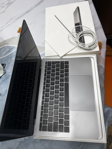 Apple MacBook: İşlənmiş Apple MacBook, 13.3 ", Intel Core i7, 128 GB, Ünvandan götürmə, Ödənişli çatdırılma — 9