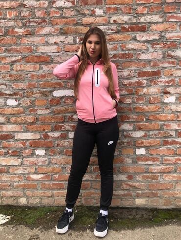 Gornji i donji deo: Likra
M - 2xl
3200 — 16