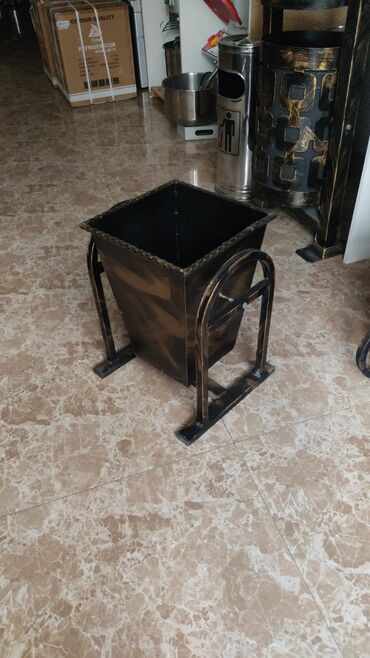 Tullantı qabları: Zibil qabi Tullantı qabi Ferqli çeşidlər mövcuddur Qiymət çeşidinə — 3