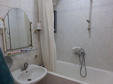 Uzunmüddətli kirayə mənzillər: Nəsimi rayonu, 2‑ci Mikrorayon, “Əcəmi” metrosuna yaxın ərazidə 2 — 3