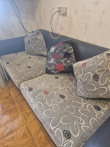 Divan və masa dəstləri: Divan, İşlənmiş, Açılmayan, Bazasız, Parça
