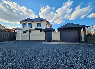 Продажа коттеджей и домов: 🏡 СРОЧНО ПРОДАЕТСЯ ДВУХЭТАЖНЫЙ ДОМ 📍 Район: Кок-Жар Ж/М ✨ Состояние — 1