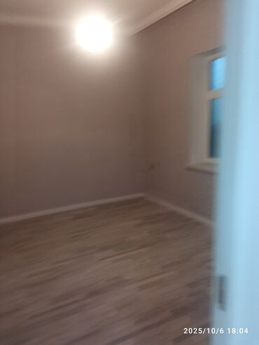 Həyət evləri və villaların satışı: İki mərtəbəli, geniş həyət sahəsi olan fərdi ev. Xüsusiyyətlər: - — 7