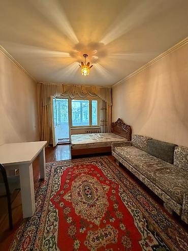 1 комната, 33 м², Ошский мкр., 105 серия, 1 этаж, Старый ремонт