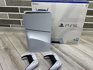 samsung galaxy s25 fe: Sony PlayStation 5 (PS5) oyun konsolu. Şəkildə konsol, orijinal qutu — 1